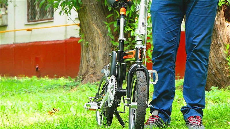 Airwheel R5 electric bike