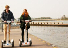 S Airwheel سلسلة العجلتين ذكي الزحافات هي المركبات أكبر في الأسرة Airwheel. 