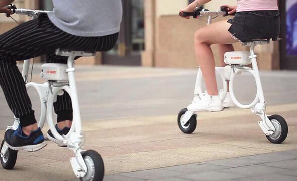  أثناء زيارته لصديق قريب، يمكنك أن تأخذ فقط الخاص بك Airwheel في المنزل وأنها لن تأخذ مساحة كبيرة.